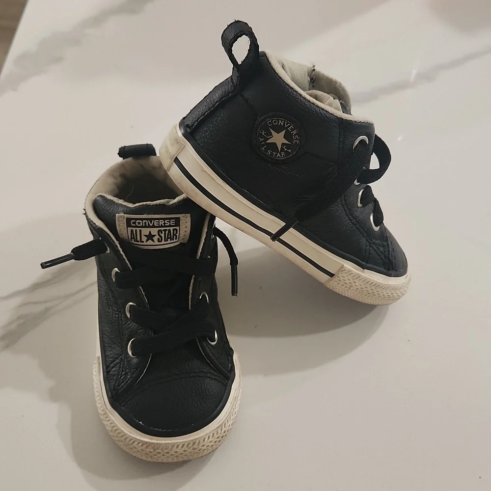 Converse Toddler Size 5 Leather Shoes
